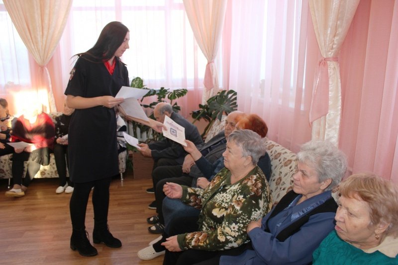 Полицейские Алапаевска совместно с представителями Комплексного центра социального обслуживания населения  провели беседу по антикоррупционному поведению