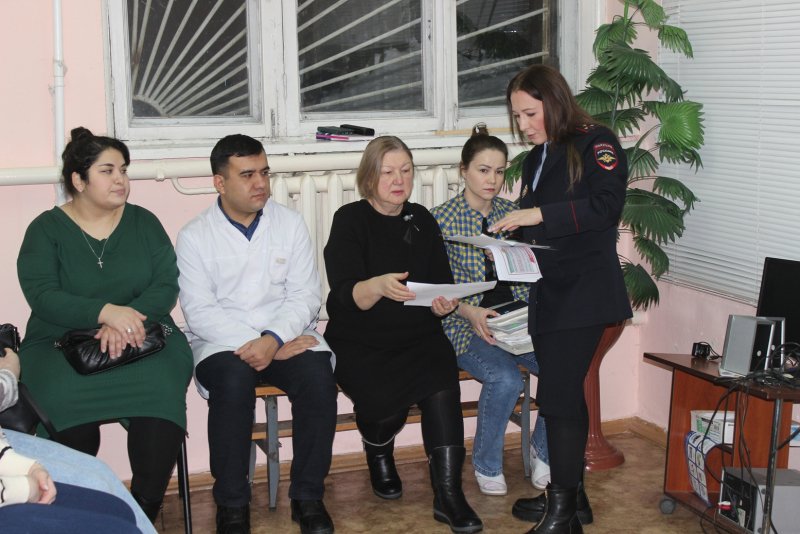 Участковый из Алапаевска провела встречу с сотрудниками детской поликлиники на тему «Профилактика преступлений в сфере ИТ-технологий»